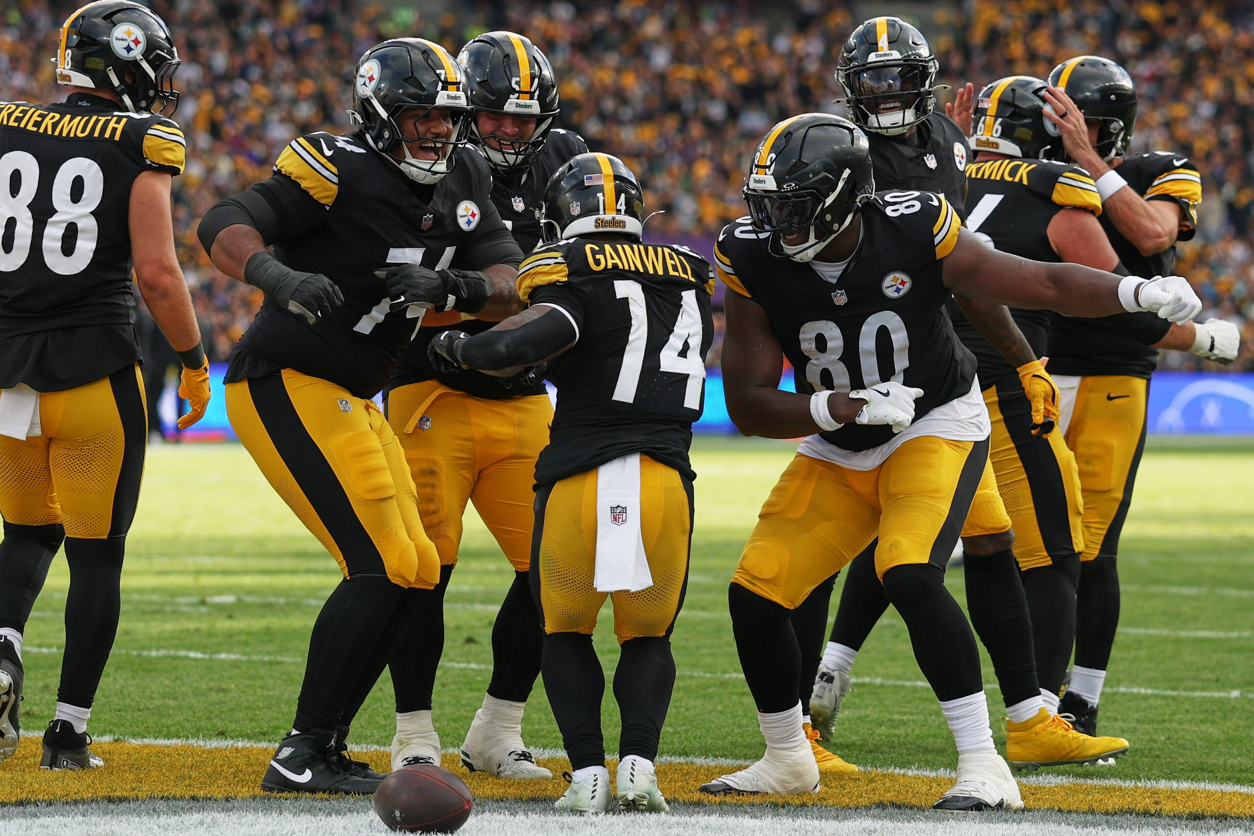 Steelers hold on at the end for victory -